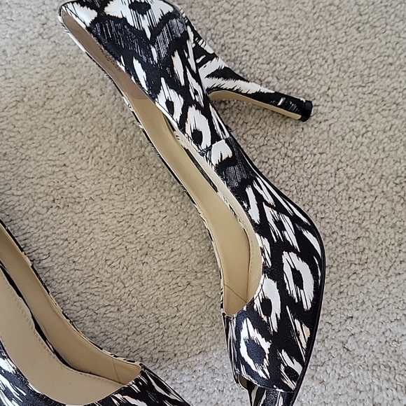 Enzo Angiolini Heels Tribal Ikat Print - Picture 2 of 4